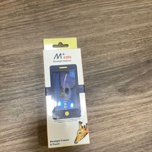 Kids blue light glasses and pouch